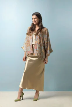 One Hundred Stars Tudor Rose Grey Kimono|Women Short Kimonos