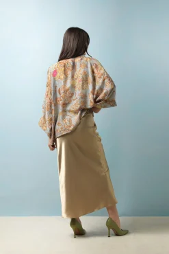 One Hundred Stars Tudor Rose Grey Kimono|Women Short Kimonos